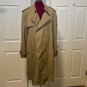London Towne (Now London Fog) Men’s coat Size 46 Long Fur Lined.